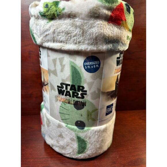 Disney The Big One Star Wars Mandalorian Blanket Oversized 5' x 6' Plush Throw - Picture 6 of 8